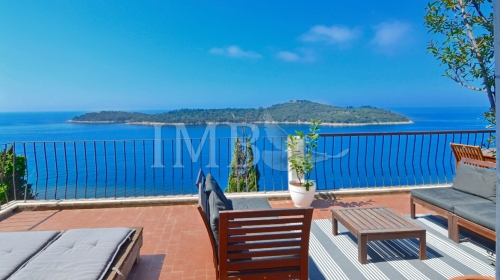 EXCLUSIVE! Part of a stone house / 3 apartments in a prestigious location overlooking the Old Town, the sea, Lokrum